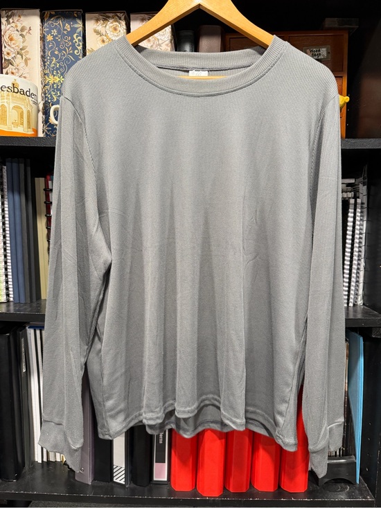 Essentials Tops - Essentials Long Sleeve Crewneck Shirt - Gray